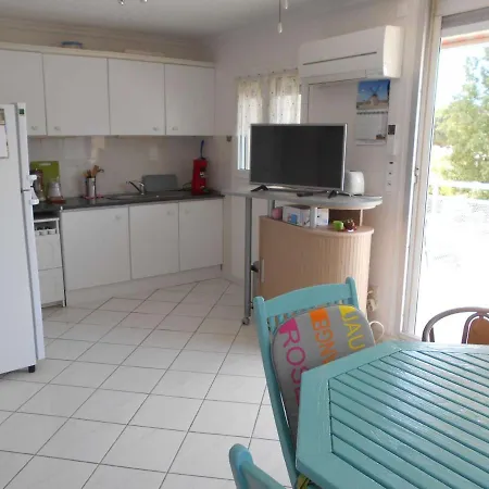 Apartmán T3 Climatise - Terrasse Sud, Parking Prive, 6 Couchages - - Fr-1-250-218 Le Grau-du-Roi